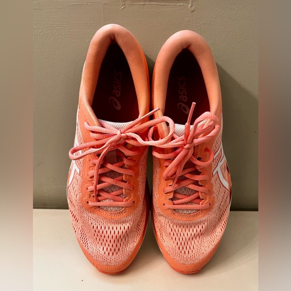 EUC ASICS Gel Kayano 24 in Seashell Pink - Picture 2 of 7